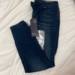 High waisted denim jeans
